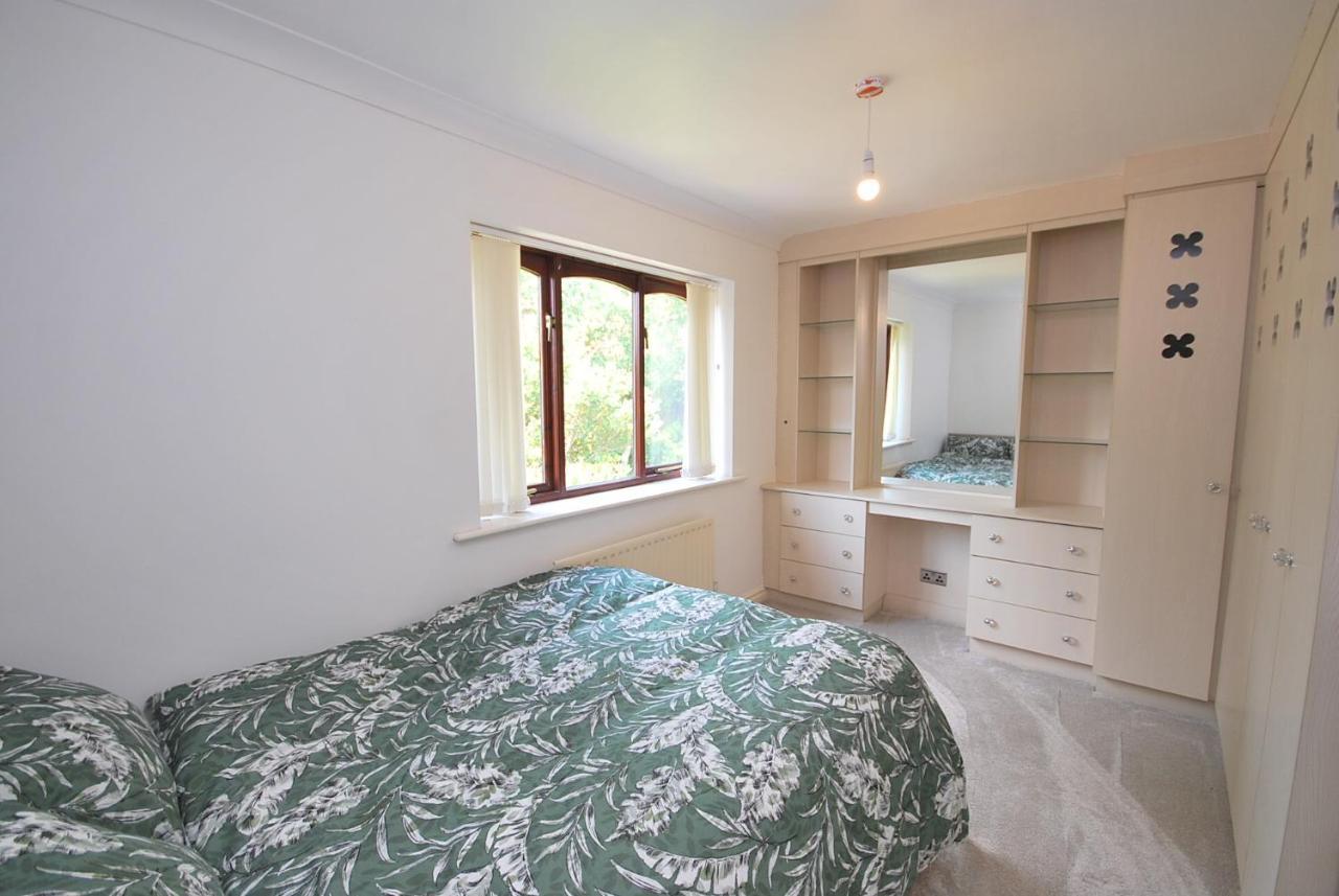 Entire And Exclusive Four Bed Detached Villa Lostock Esterno foto