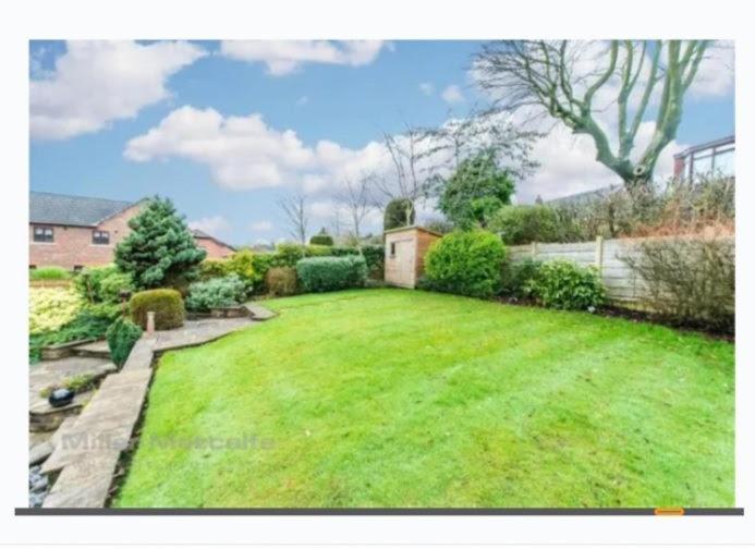 Entire And Exclusive Four Bed Detached Villa Lostock Esterno foto