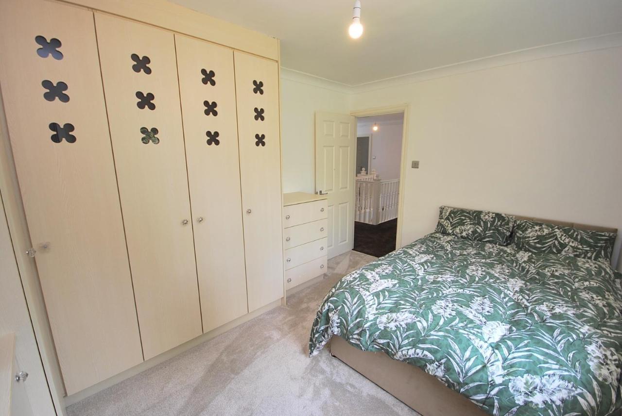 Entire And Exclusive Four Bed Detached Villa Lostock Esterno foto