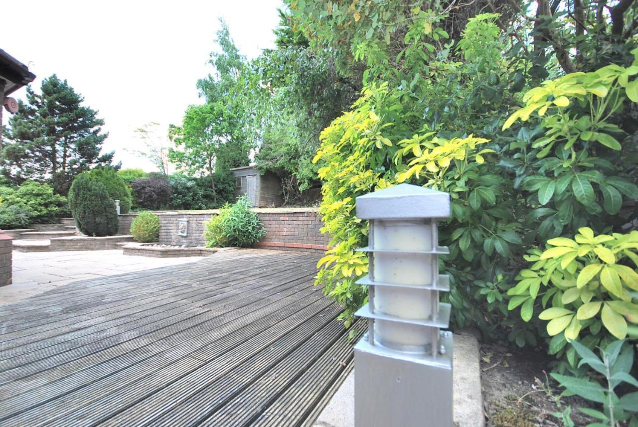 Entire And Exclusive Four Bed Detached Villa Lostock Esterno foto