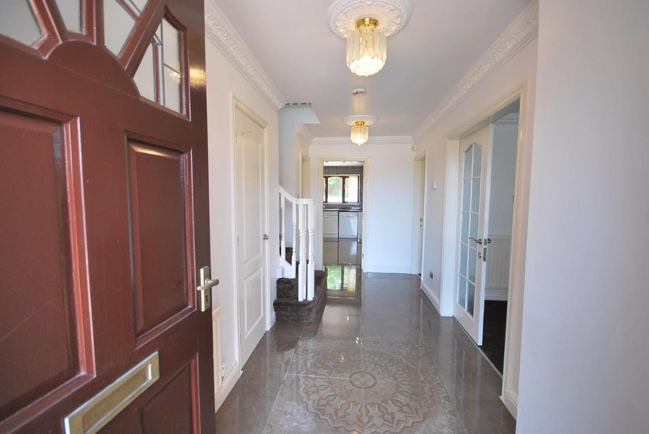 Entire And Exclusive Four Bed Detached Villa Lostock Esterno foto