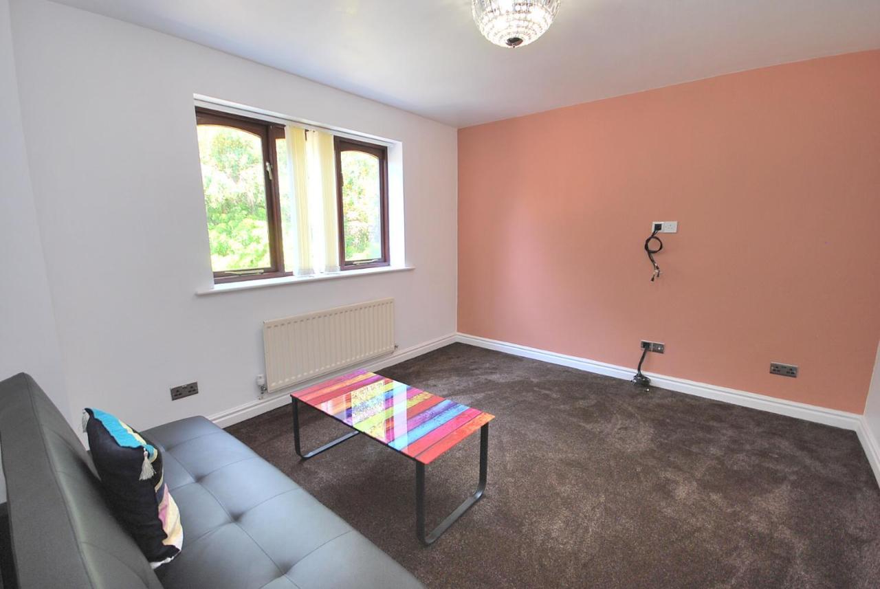 Entire And Exclusive Four Bed Detached Villa Lostock Esterno foto