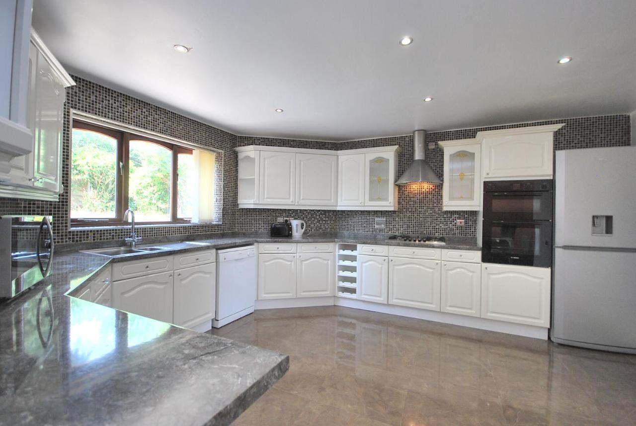 Entire And Exclusive Four Bed Detached Villa Lostock Esterno foto