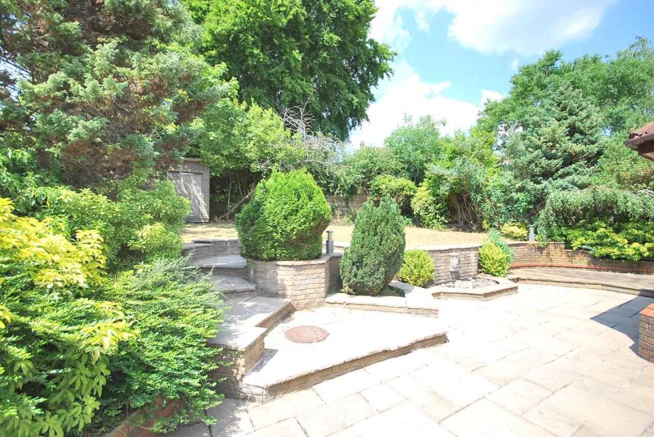 Entire And Exclusive Four Bed Detached Villa Lostock Esterno foto