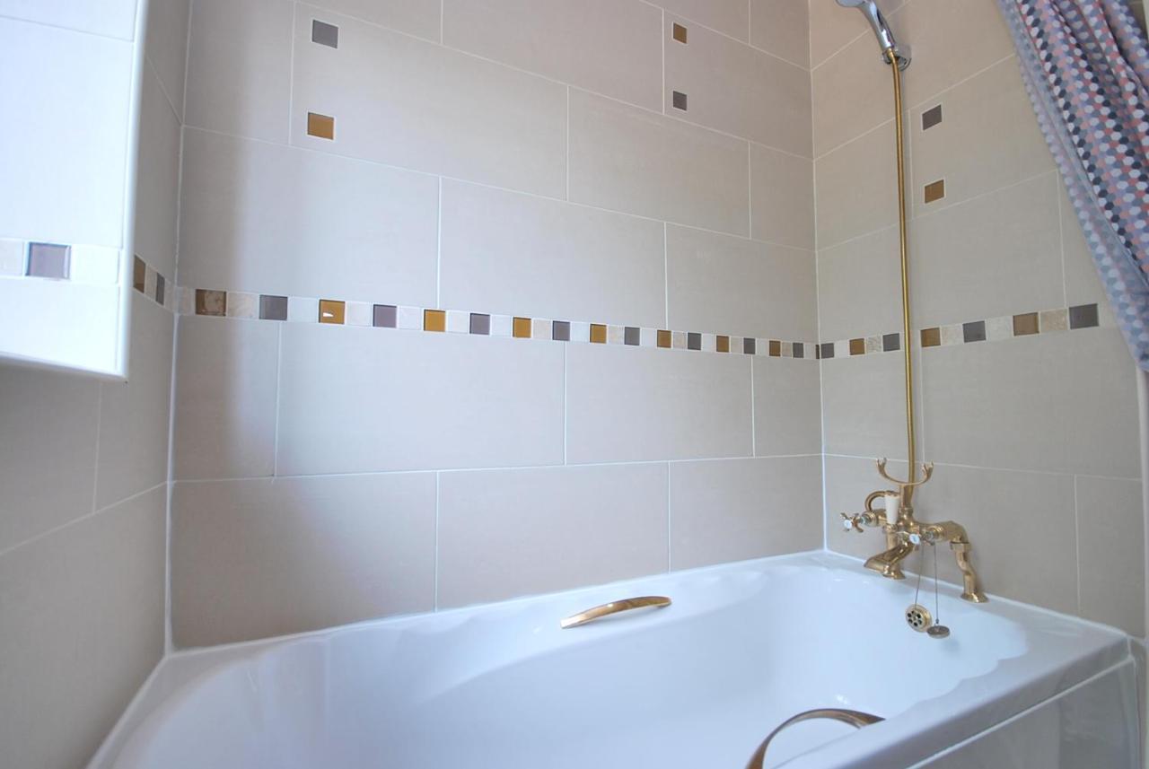 Entire And Exclusive Four Bed Detached Villa Lostock Esterno foto