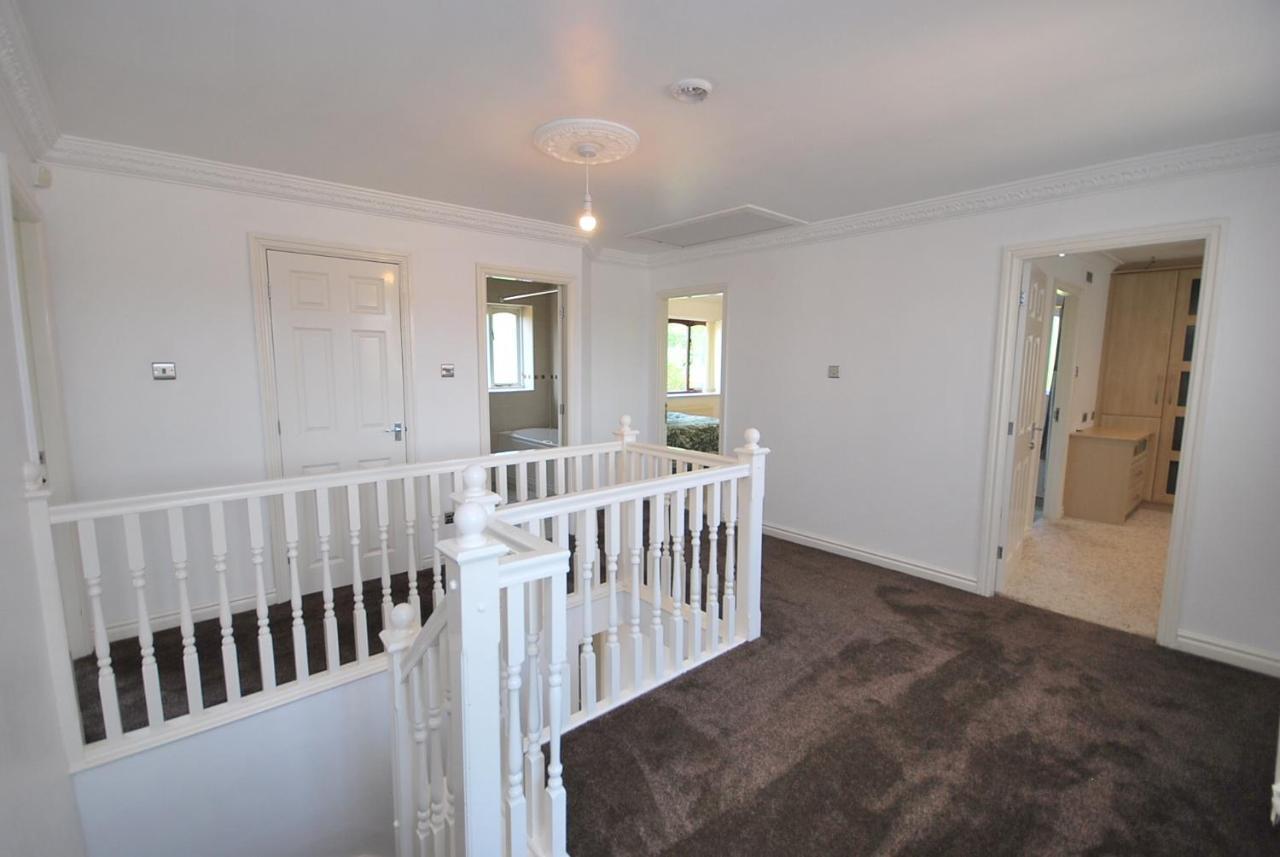Entire And Exclusive Four Bed Detached Villa Lostock Esterno foto