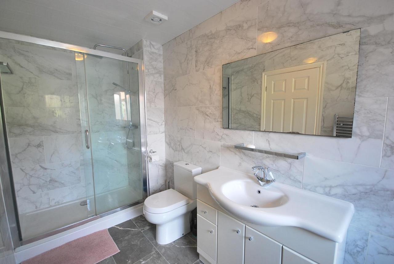 Entire And Exclusive Four Bed Detached Villa Lostock Esterno foto