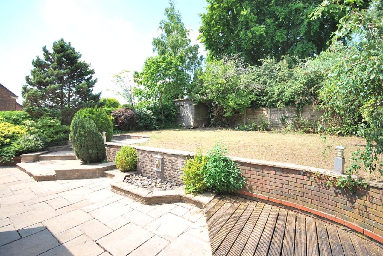 Entire And Exclusive Four Bed Detached Villa Lostock Esterno foto